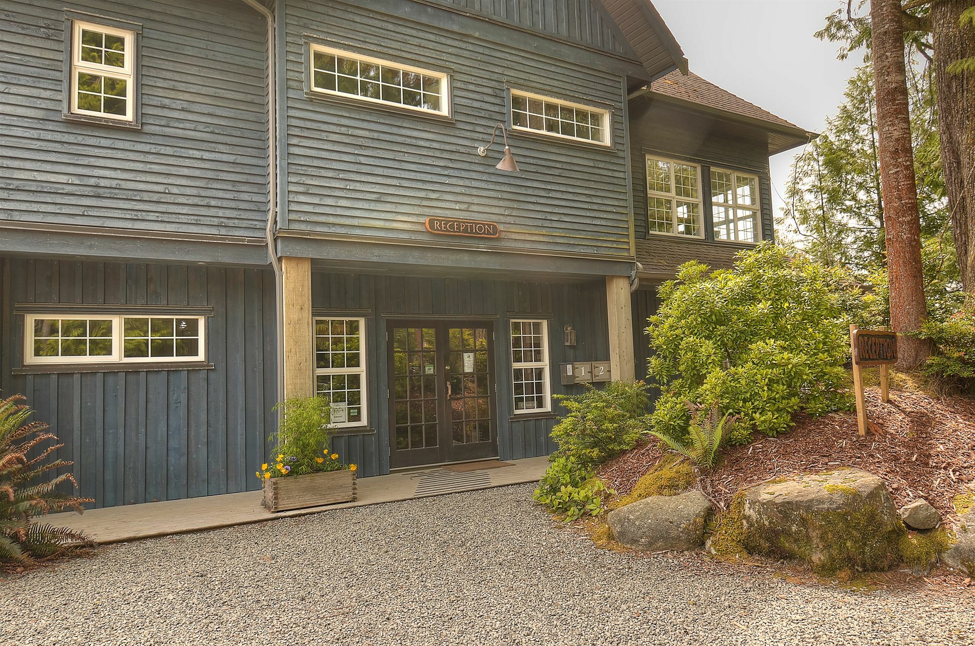 Waters Edge Shoreside Suites Ucluelet Exterior photo